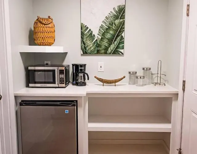 Key West 2- Beach Access - Dog Friendly - Bikes Grill